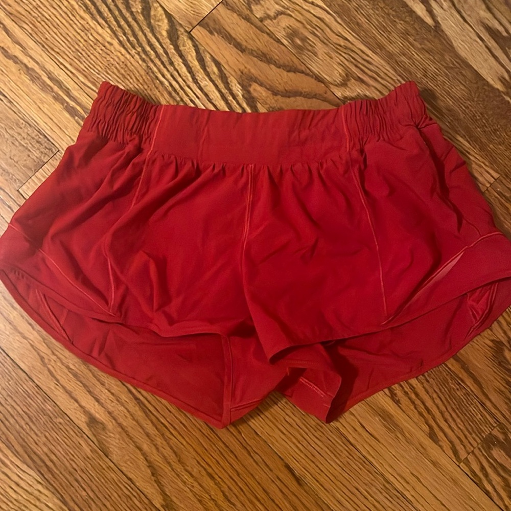 Lululemon Hotty Hot Shorts 2.5”
